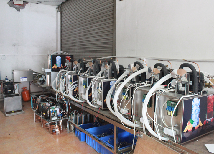 英迪爾生產(chǎn)車間-可樂機組裝線